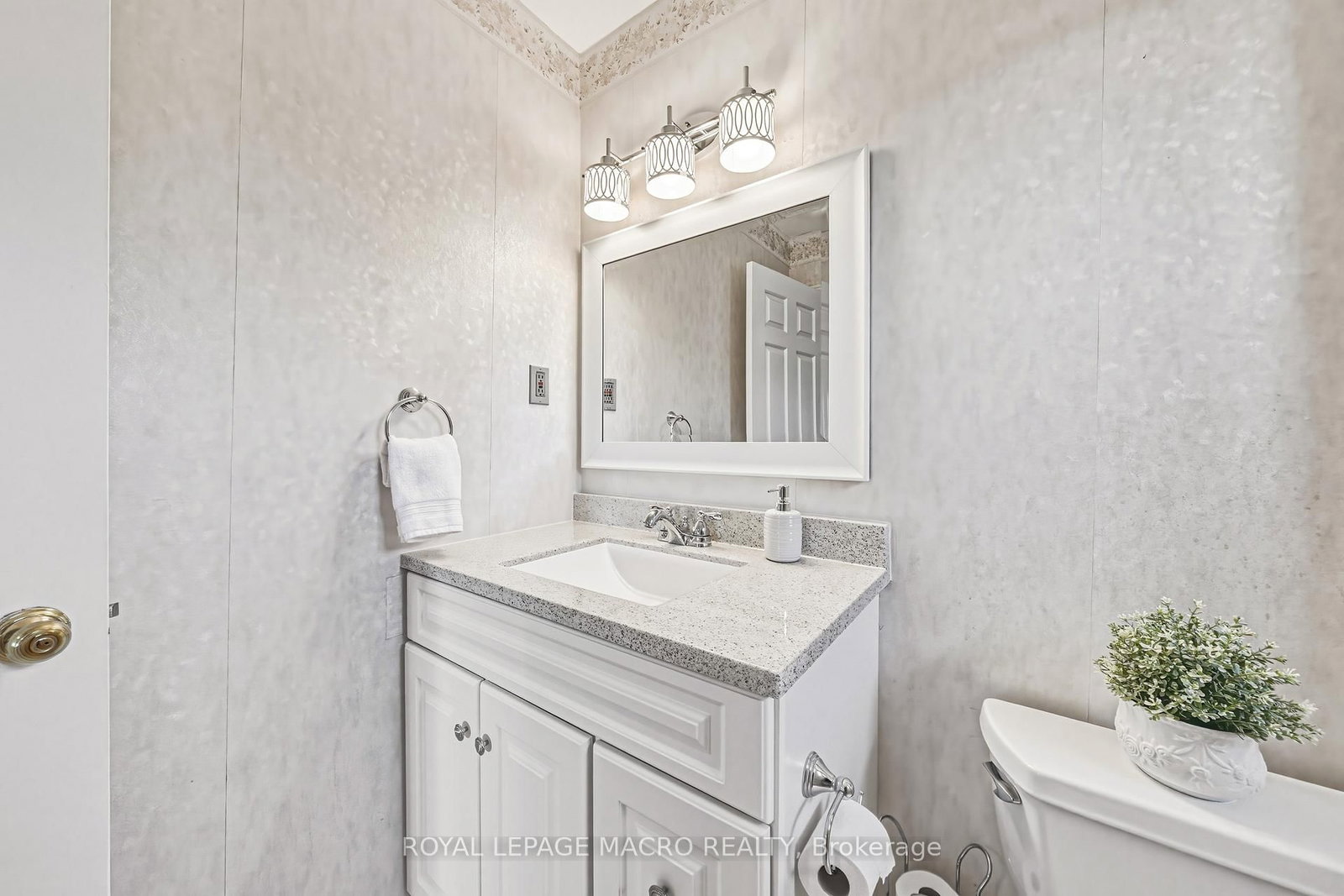 565 W Stone Church Road • Hamilton, ON photo 21