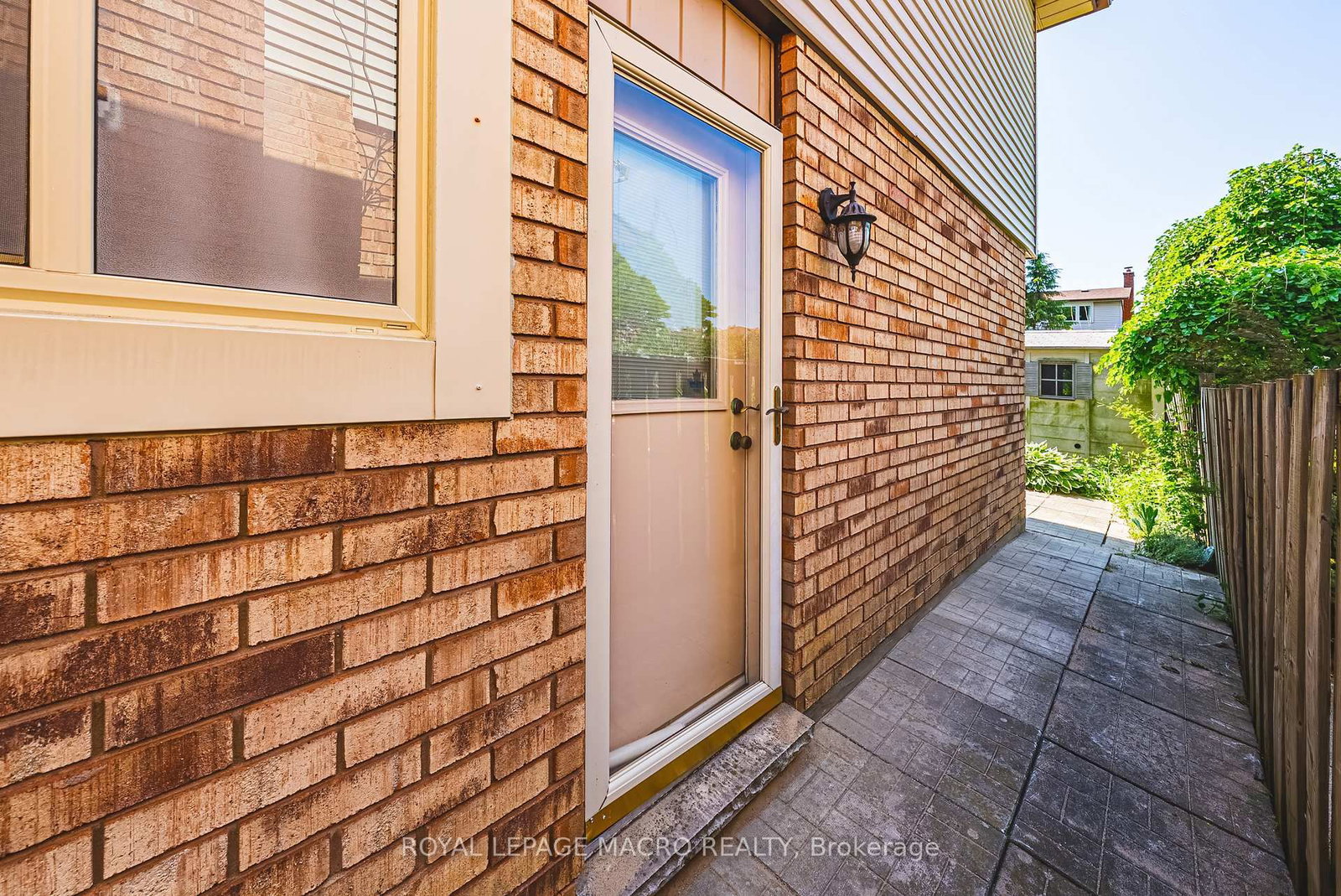 565 W Stone Church Road • Hamilton, ON photo 39