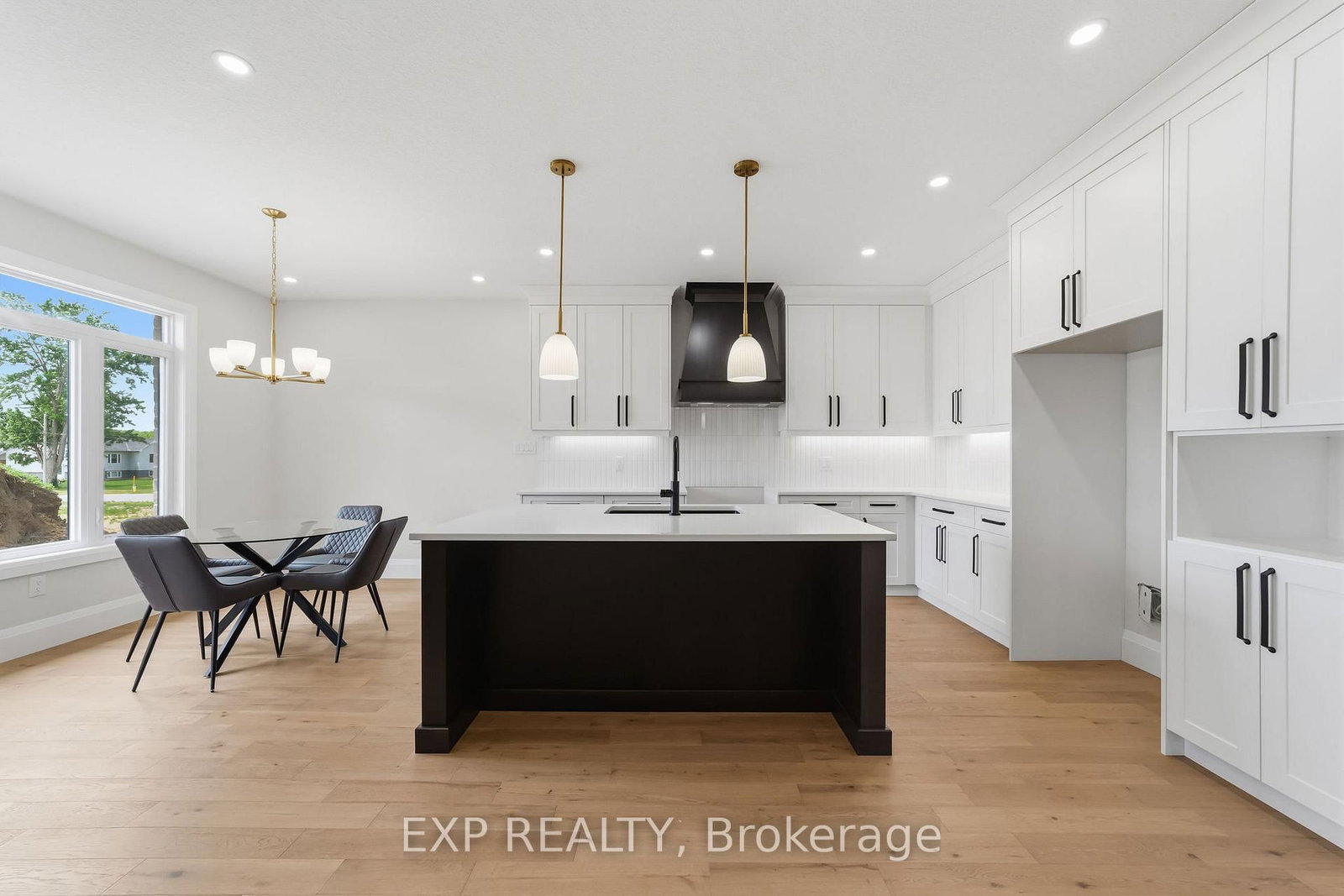 404 Erie Street • Warwick, ON photo 10