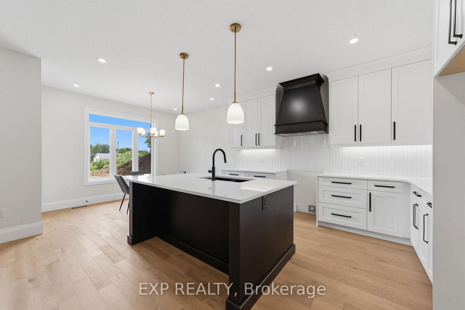 404 Erie Street • Warwick, ON photo 11