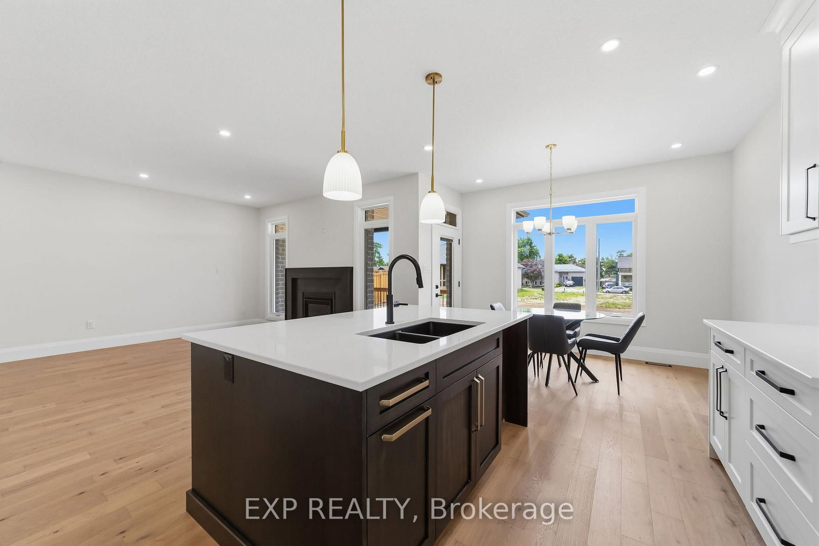 404 Erie Street • Warwick, ON photo 12