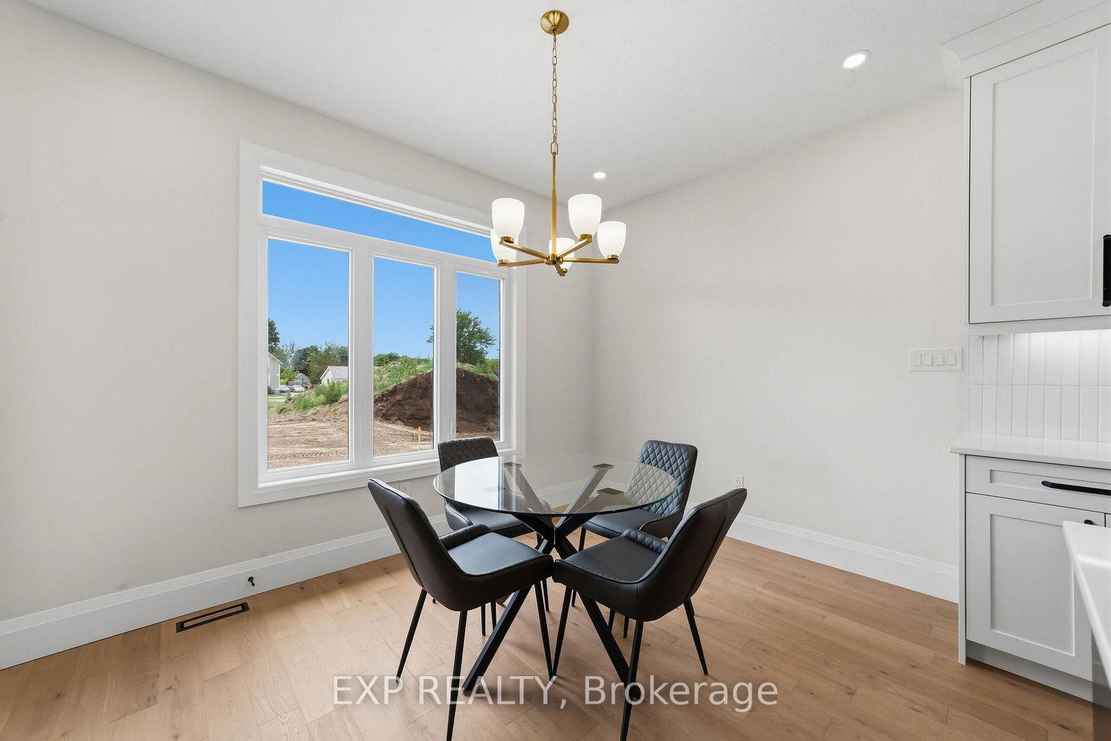 404 Erie Street • Warwick, ON photo 13