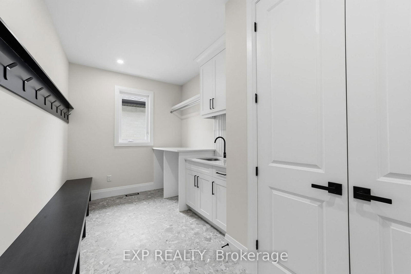 404 Erie Street • Warwick, ON photo 18