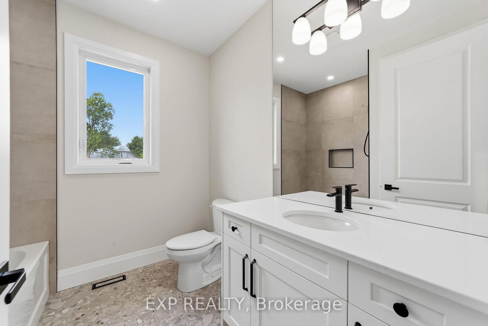 404 Erie Street • Warwick, ON photo 21