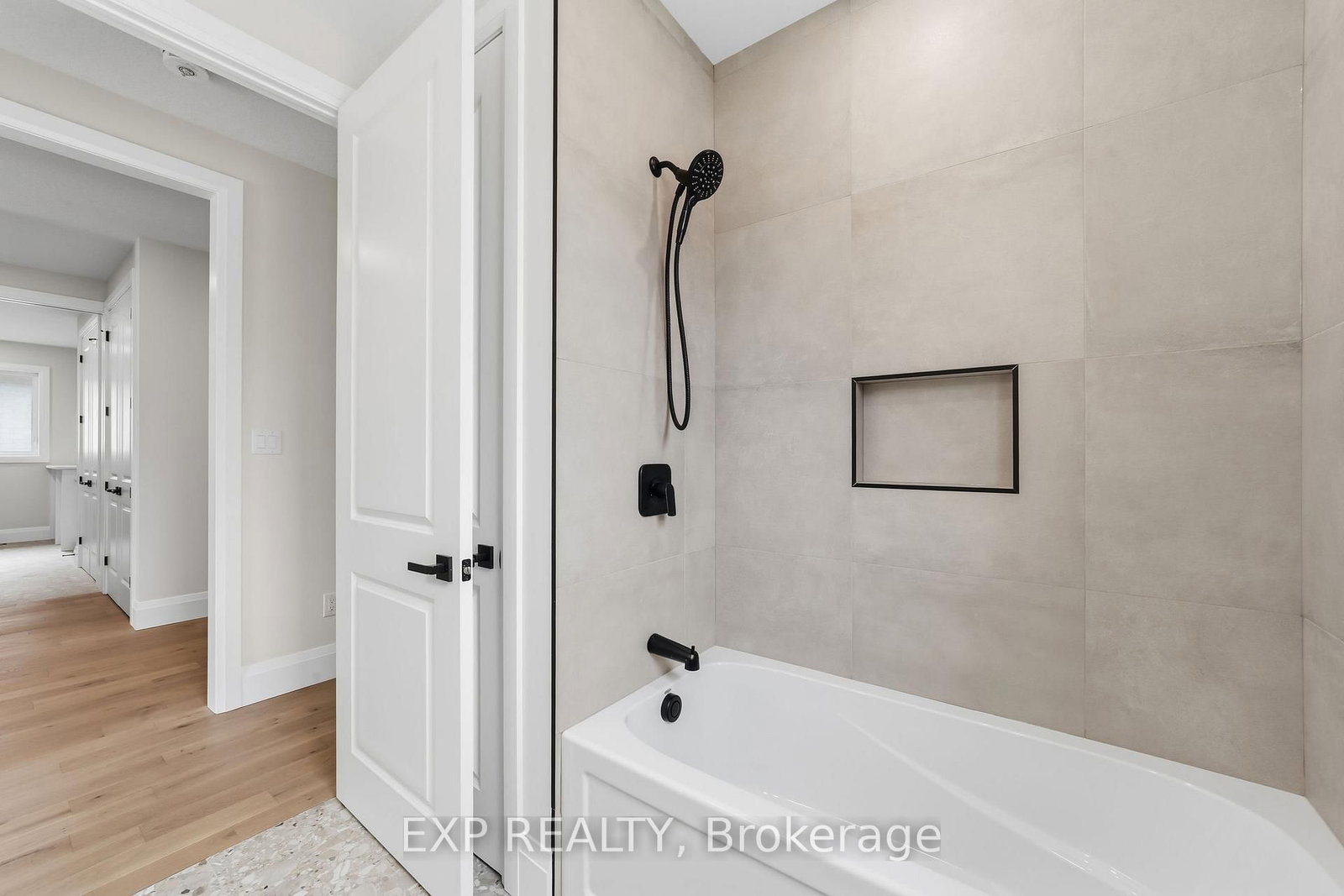 404 Erie Street • Warwick, ON photo 22