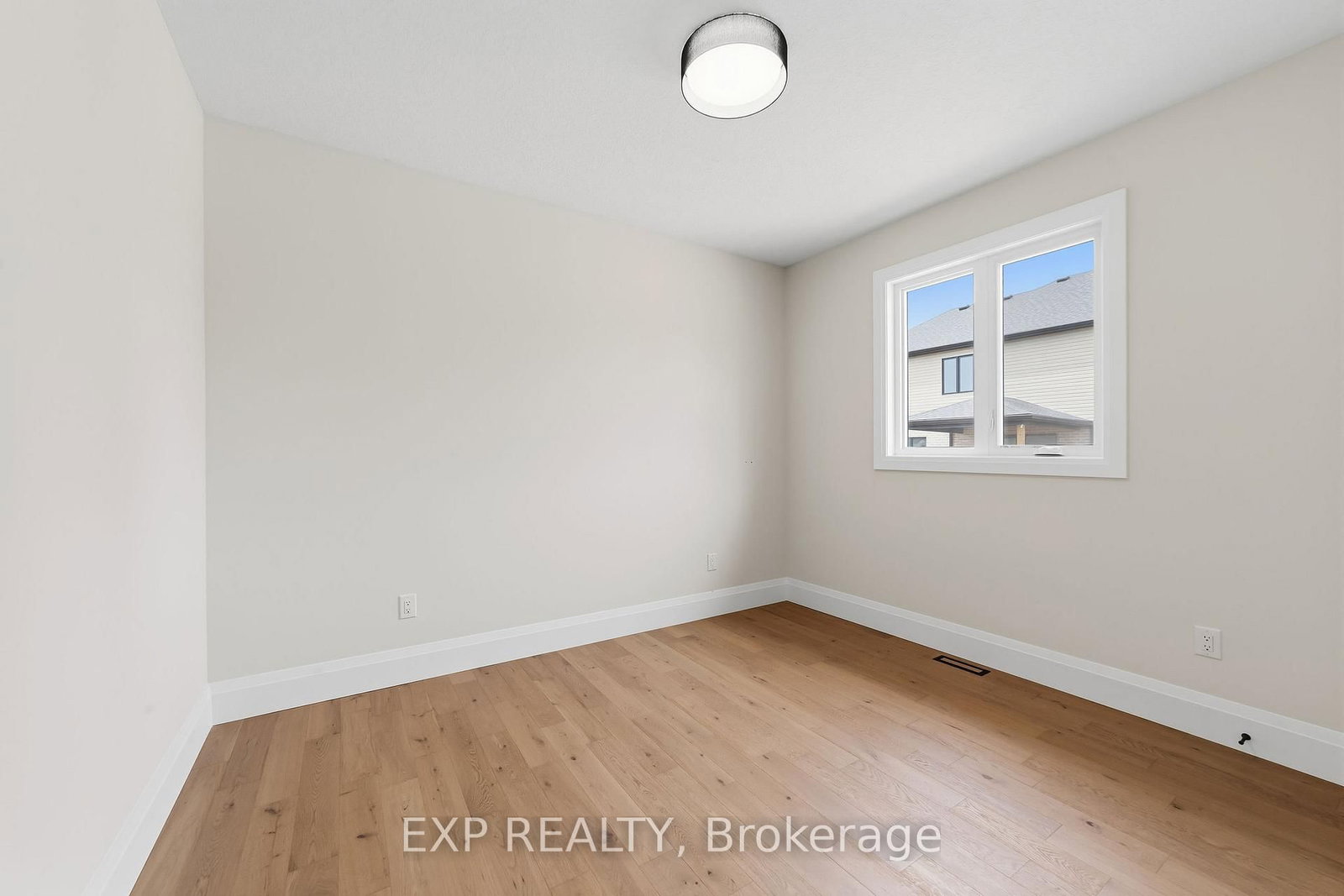 404 Erie Street • Warwick, ON photo 23