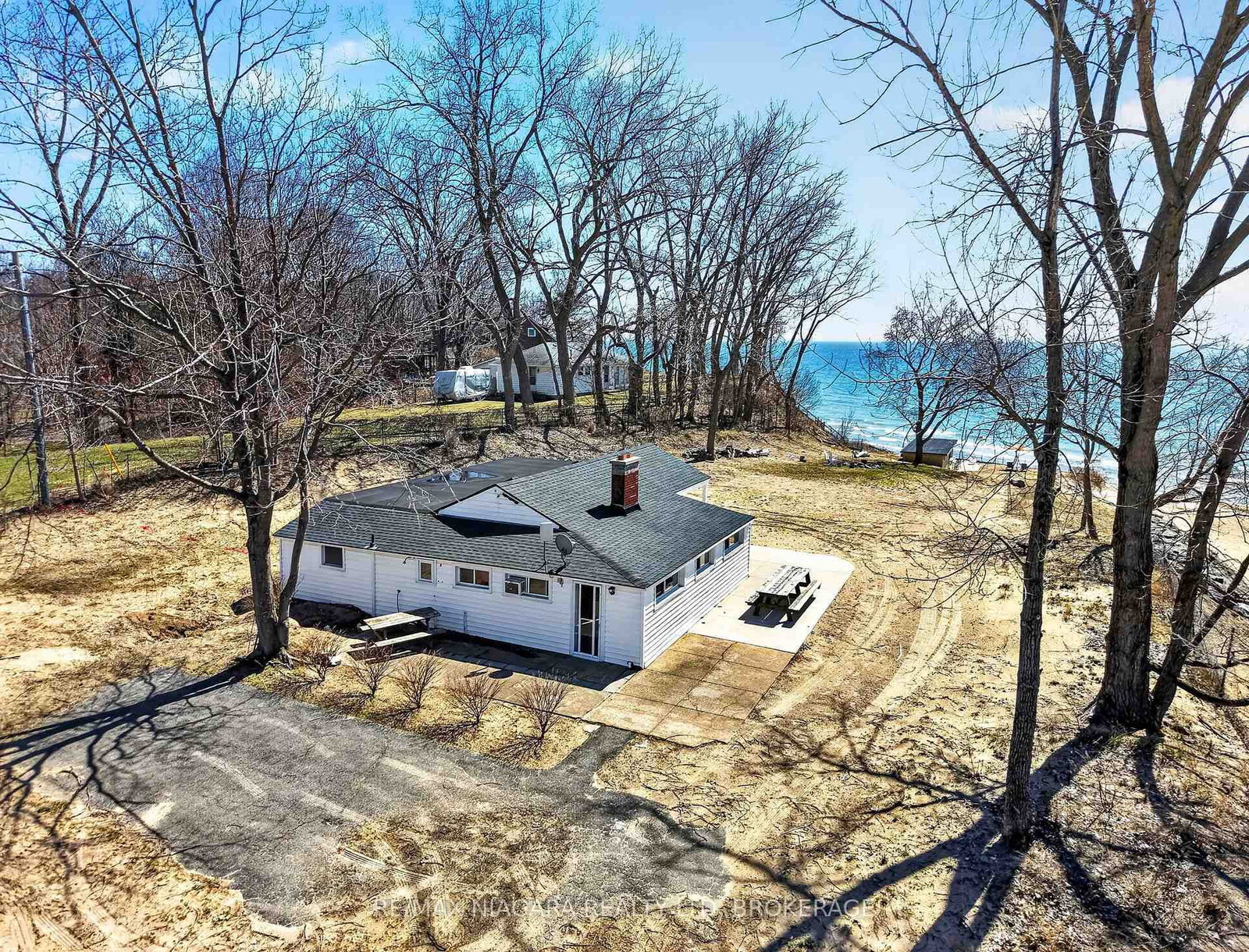 239 Pleasant Beach Road • Port Colborne, ON photo 1