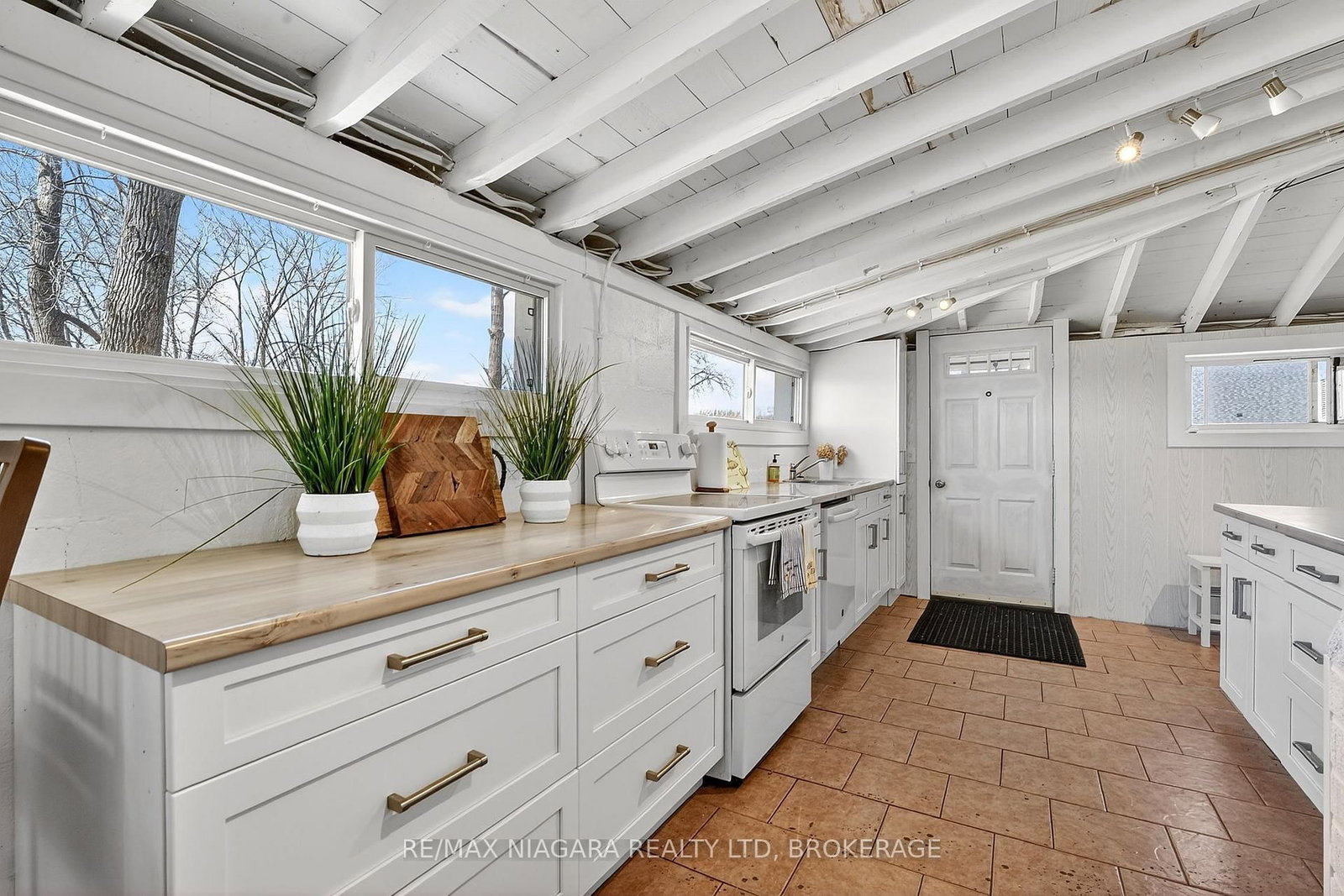 239 Pleasant Beach Road • Port Colborne, ON photo 10