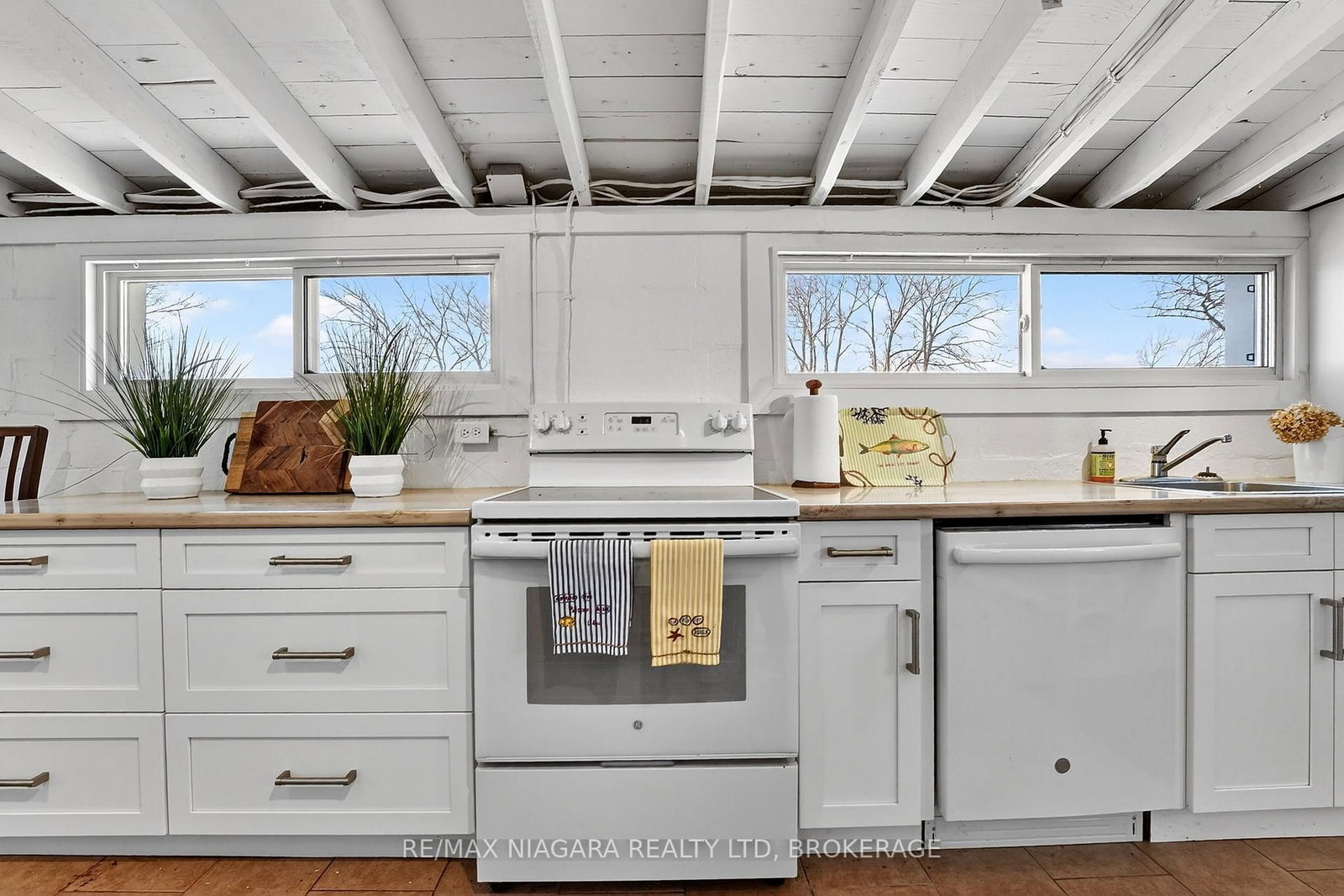 239 Pleasant Beach Road • Port Colborne, ON photo 9