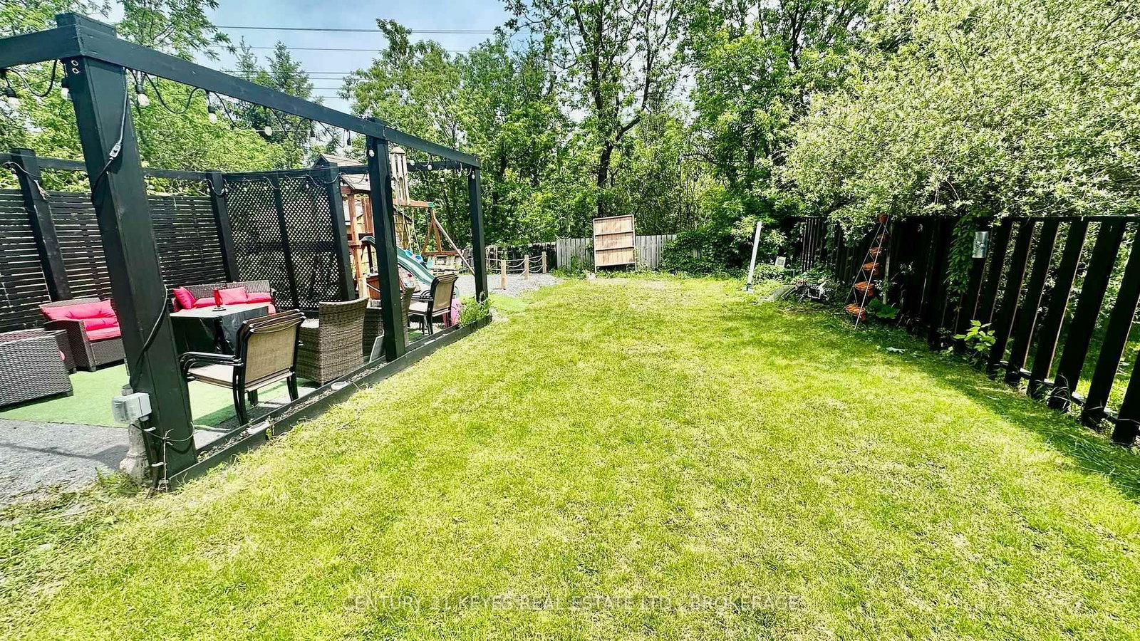 275 Victoria Avenue • Gananoque, ON photo 14