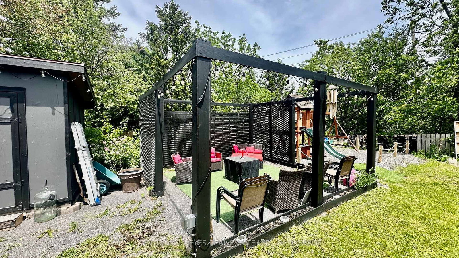 275 Victoria Avenue • Gananoque, ON photo 3