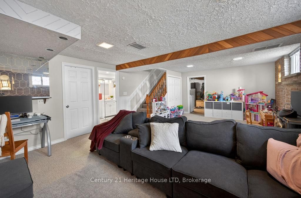 211 Grantham Avenue • St. Catharines, ON photo 15