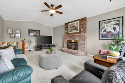 43 Puritan Court • Hamilton, ON photo 8