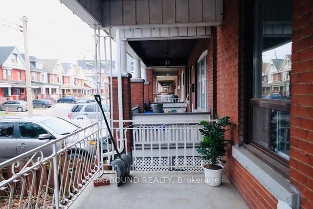 Upper 1 - 72 Somerset Avenue