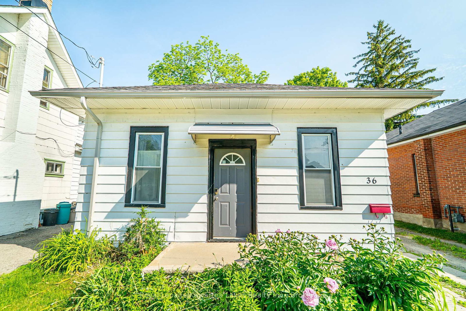 36 Melbourne Street W • Kawartha Lakes, ON photo 2