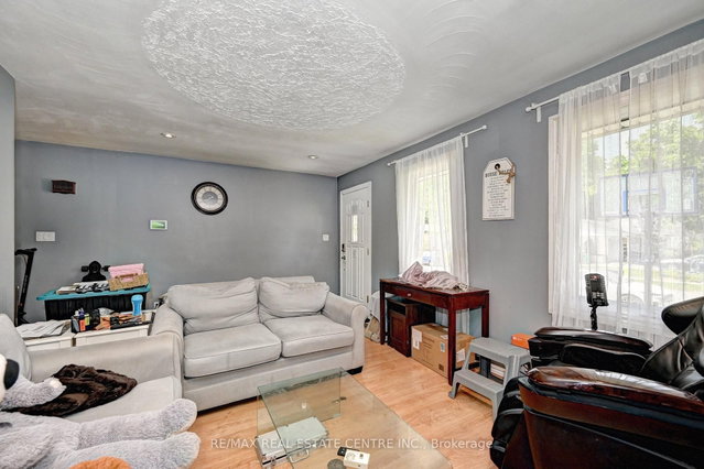525 Fallingbrook Drive