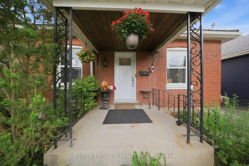 12 Brunswick Street N
