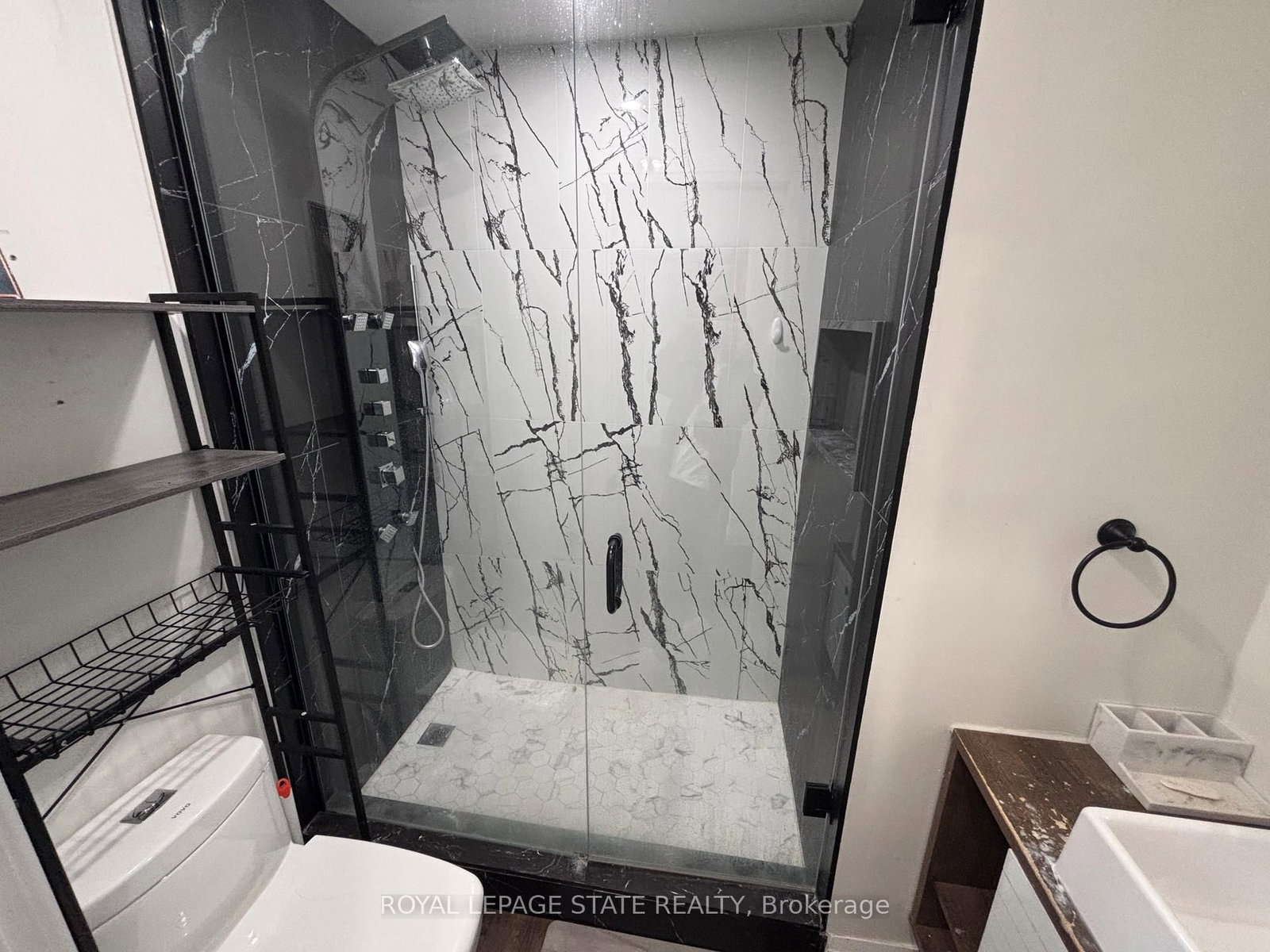 122 E Queensdale Avenue • Hamilton, ON photo 8
