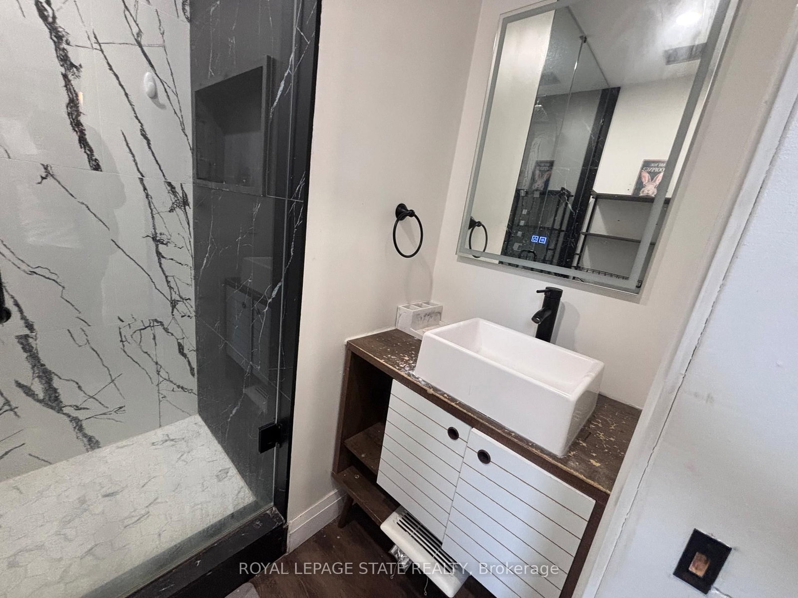 122 E Queensdale Avenue • Hamilton, ON photo 9