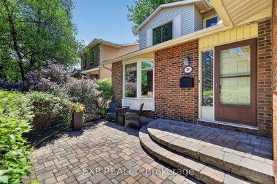 34 Four Seasons Drive • Ottawa, ON photo 3