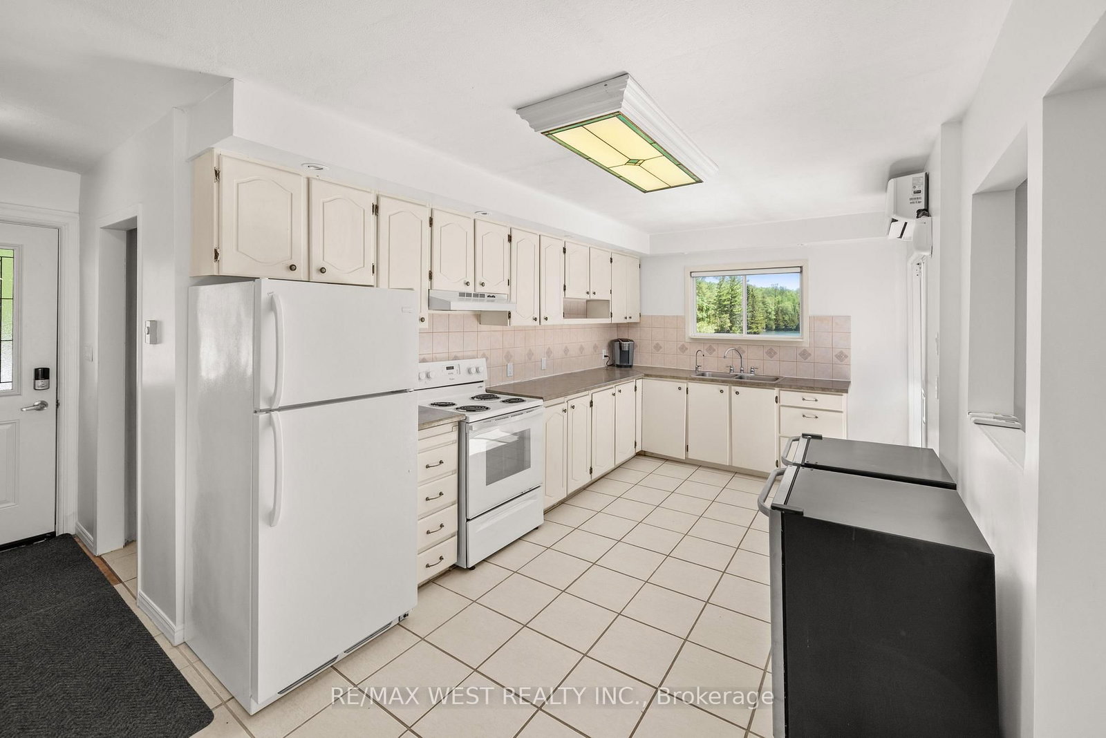 1432 Clement Lake Road • Highlands East, ON photo 5
