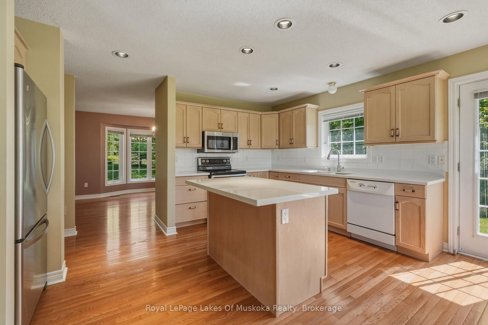 Listing Image 12