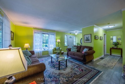 122 West Quarter Line Road — photo 2