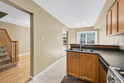 30 Midwood Private • Ottawa, ON photo 8