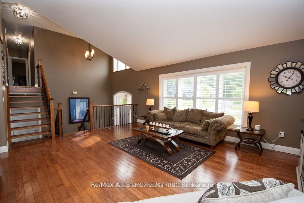 15 Rustlewood Avenue • Kawartha Lakes, ON photo 9