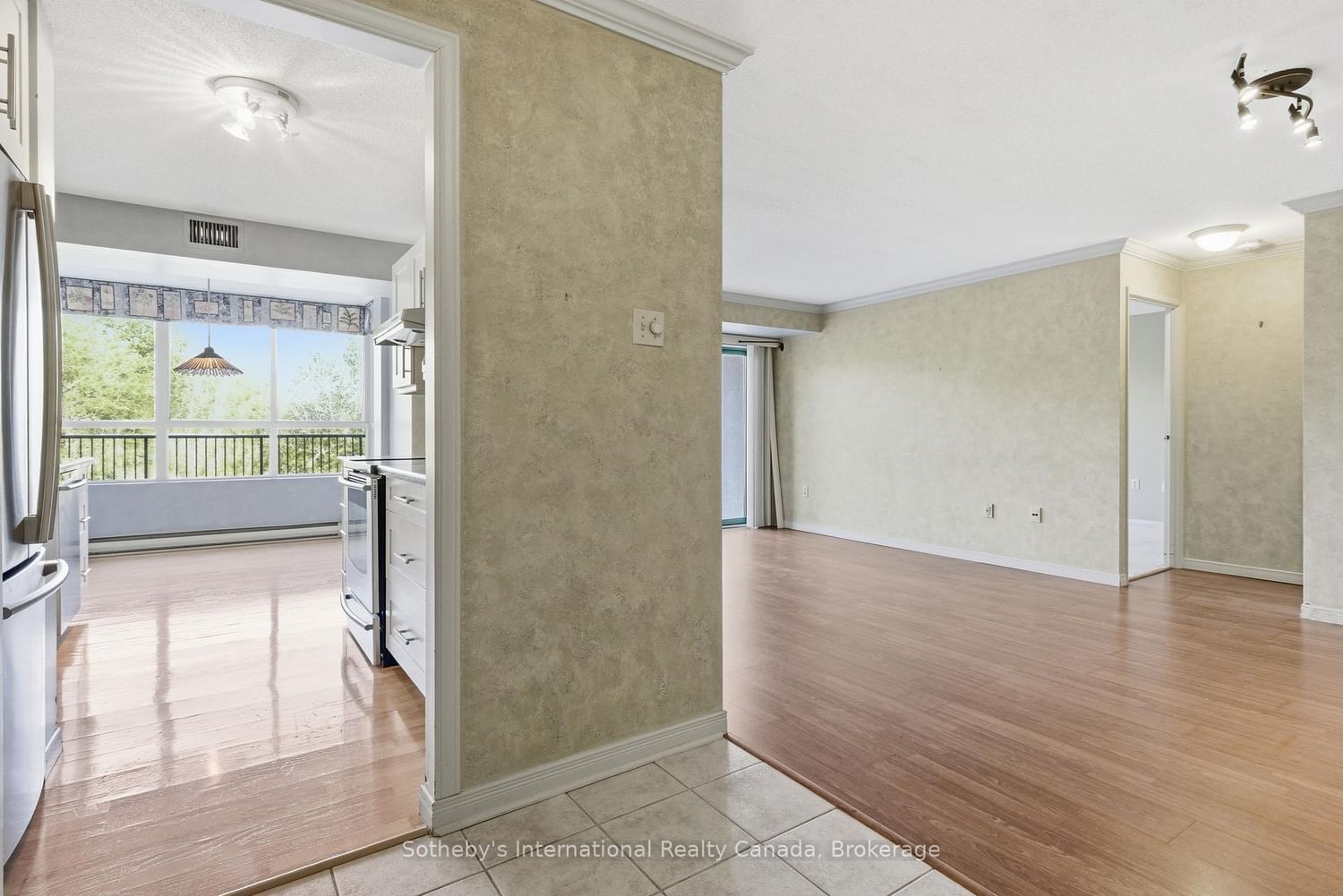 30 Blue Springs Drive • #102 • Waterloo, ON photo 5