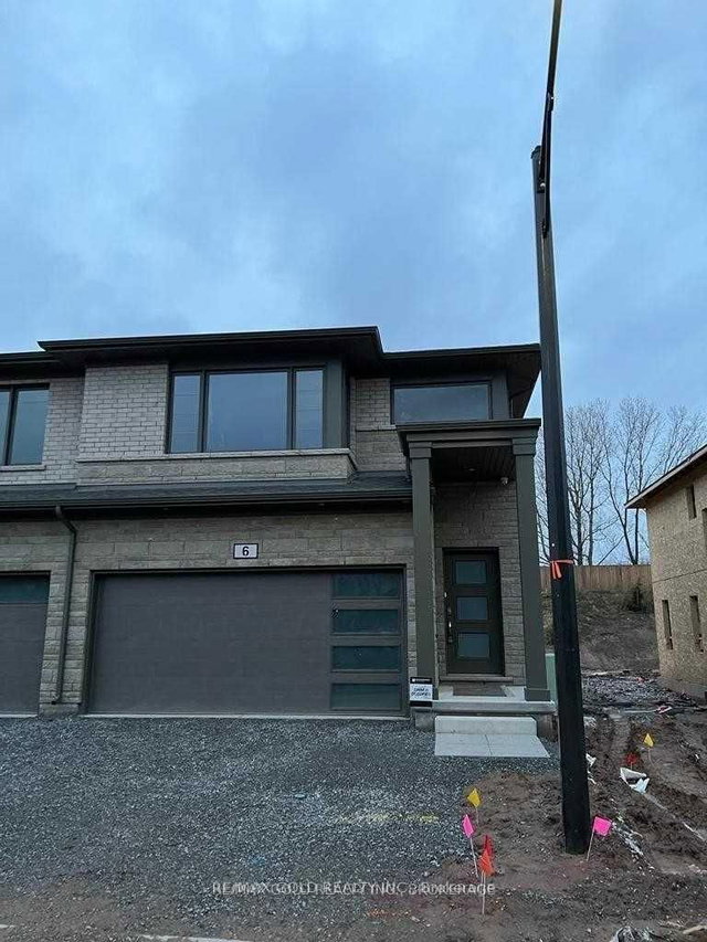 6 - 4552 Portage Road
