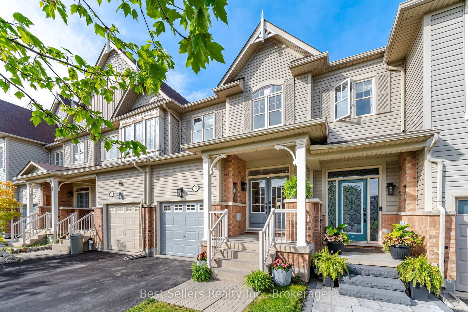 Townhouse for sale at 75 Cathedral Court, Hamilton, Ontario, L8B 0S1 - Waterdown - MLS: X13427986