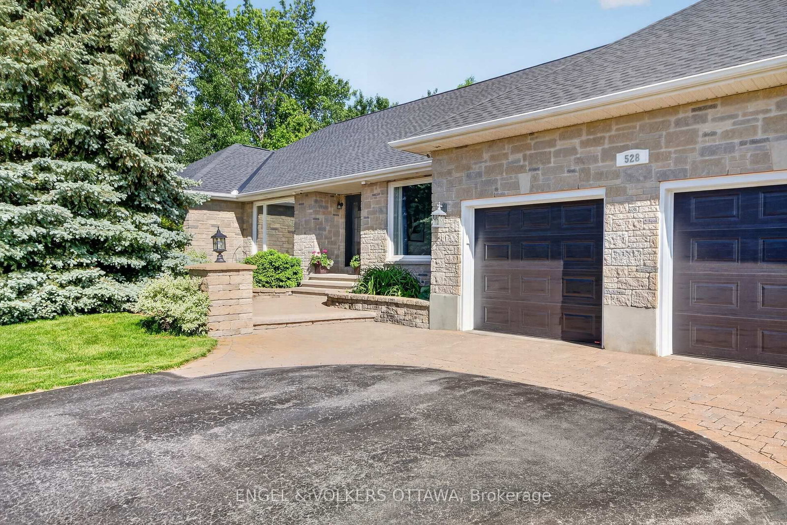 Detached House sold at 528 Tullamore Street, Ottawa, Ontario, K1X 0A2 - Riverside South - MLS: X13428304