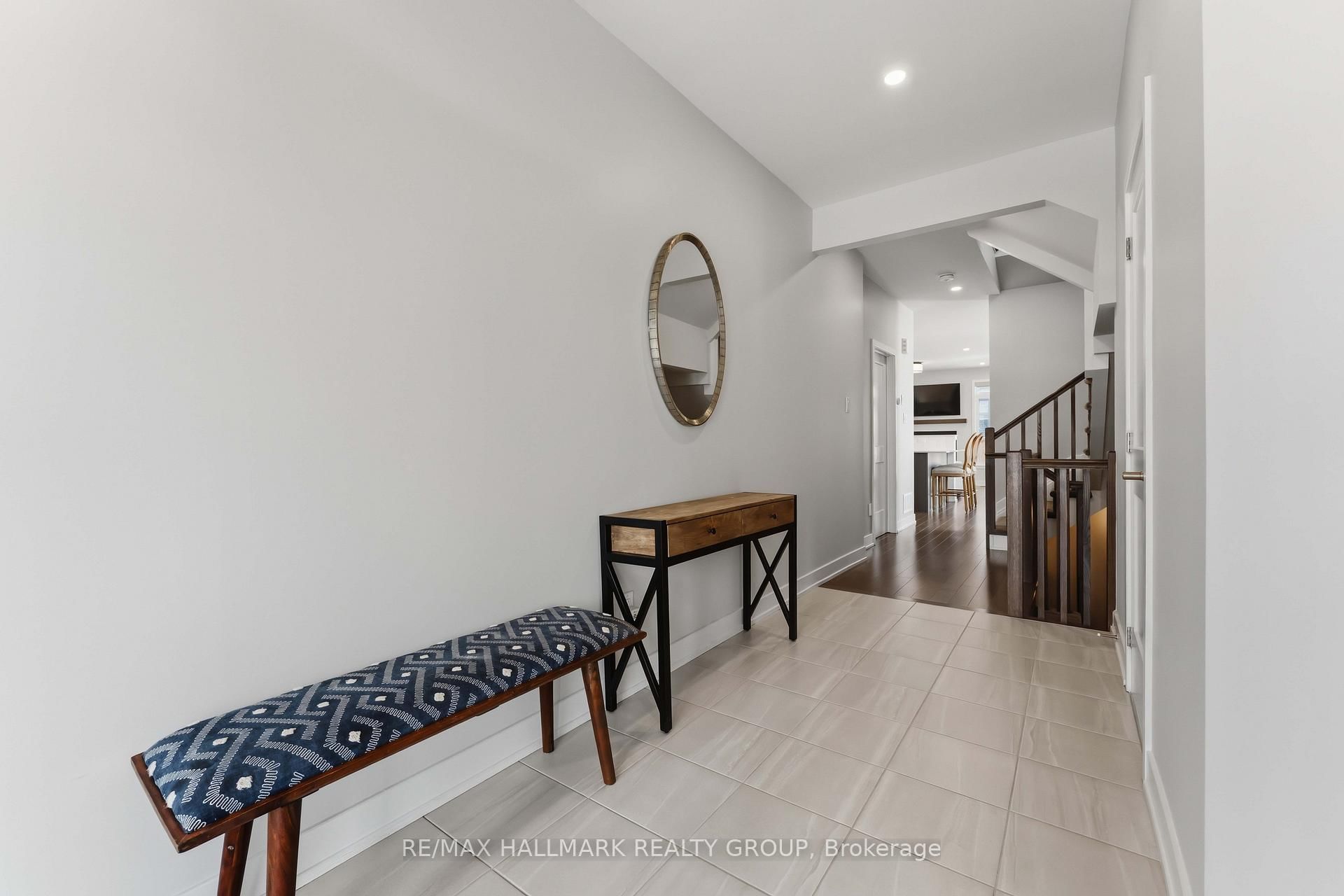 369 Broadridge Crescent