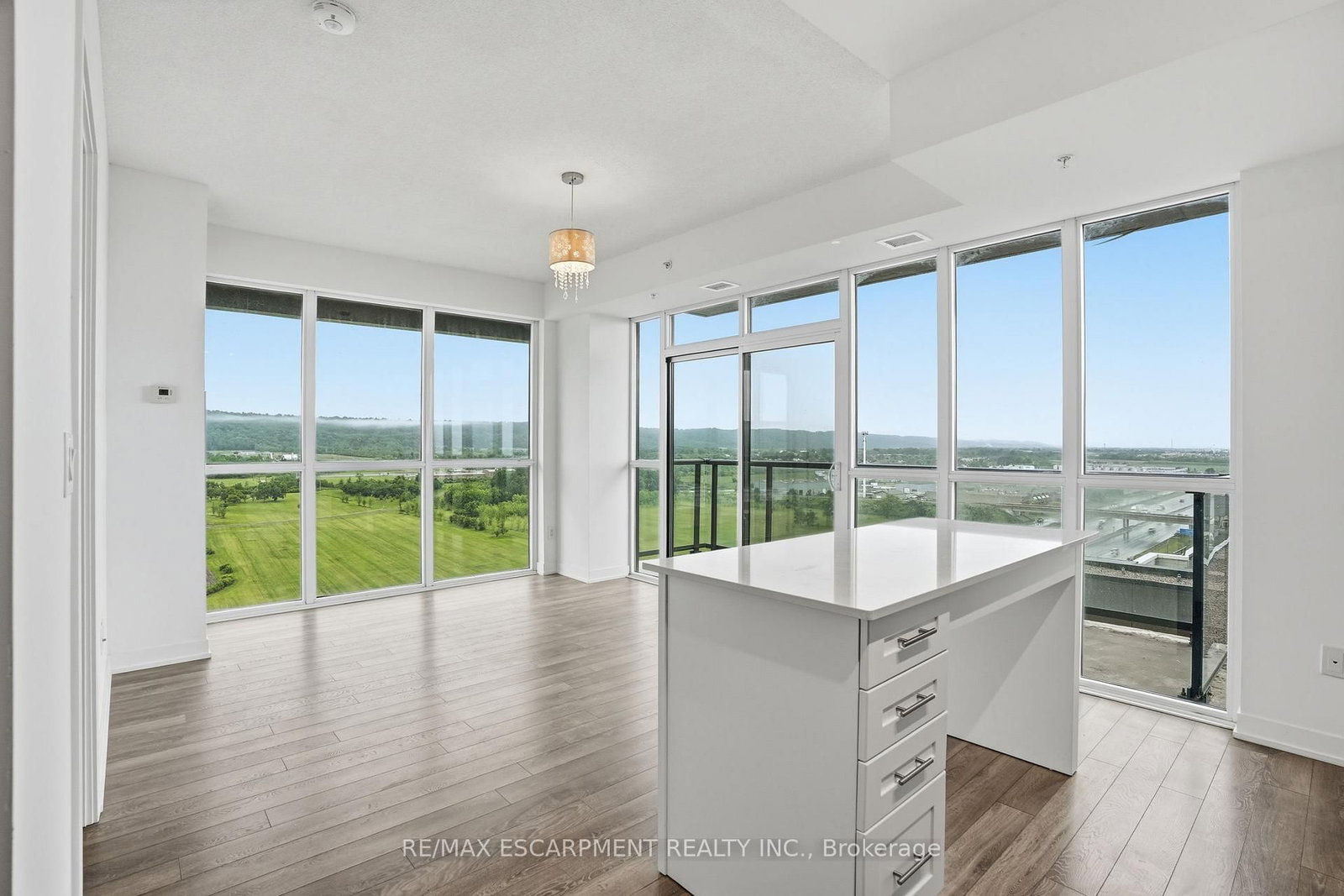 550 North Service Road • #1201 • Grimsby, ON photo 10