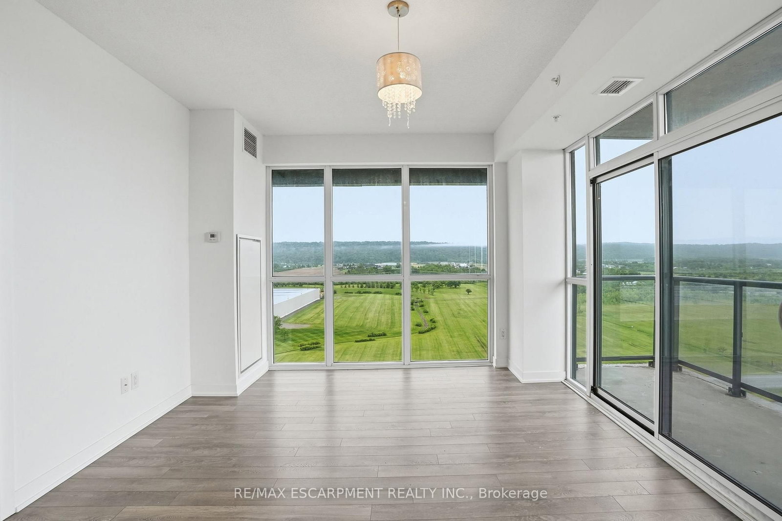 550 North Service Road • #1201 • Grimsby, ON photo 11