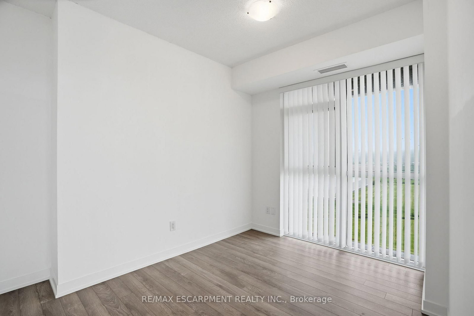 550 North Service Road • #1201 • Grimsby, ON photo 14