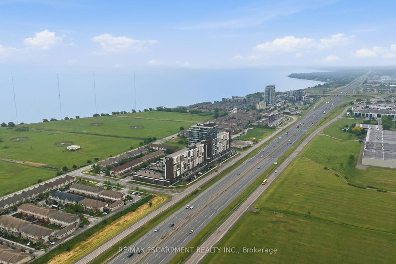 1201 - 550 North Service Road