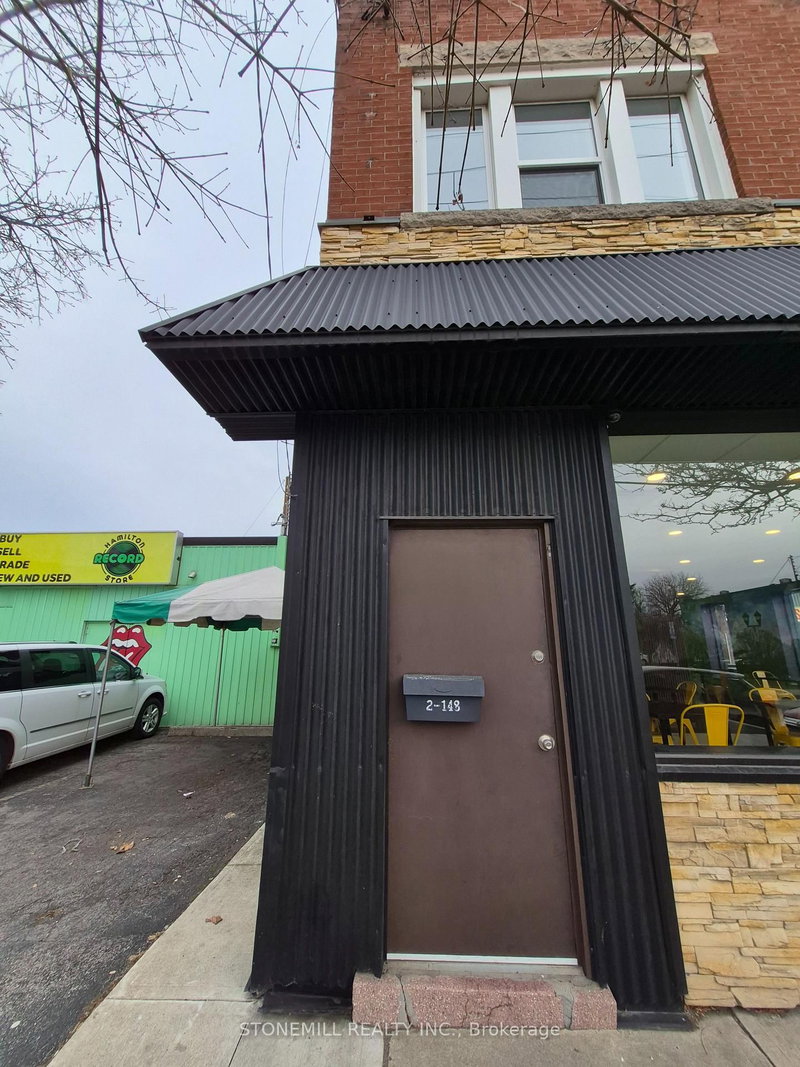 148 Ottawa St N photo 3