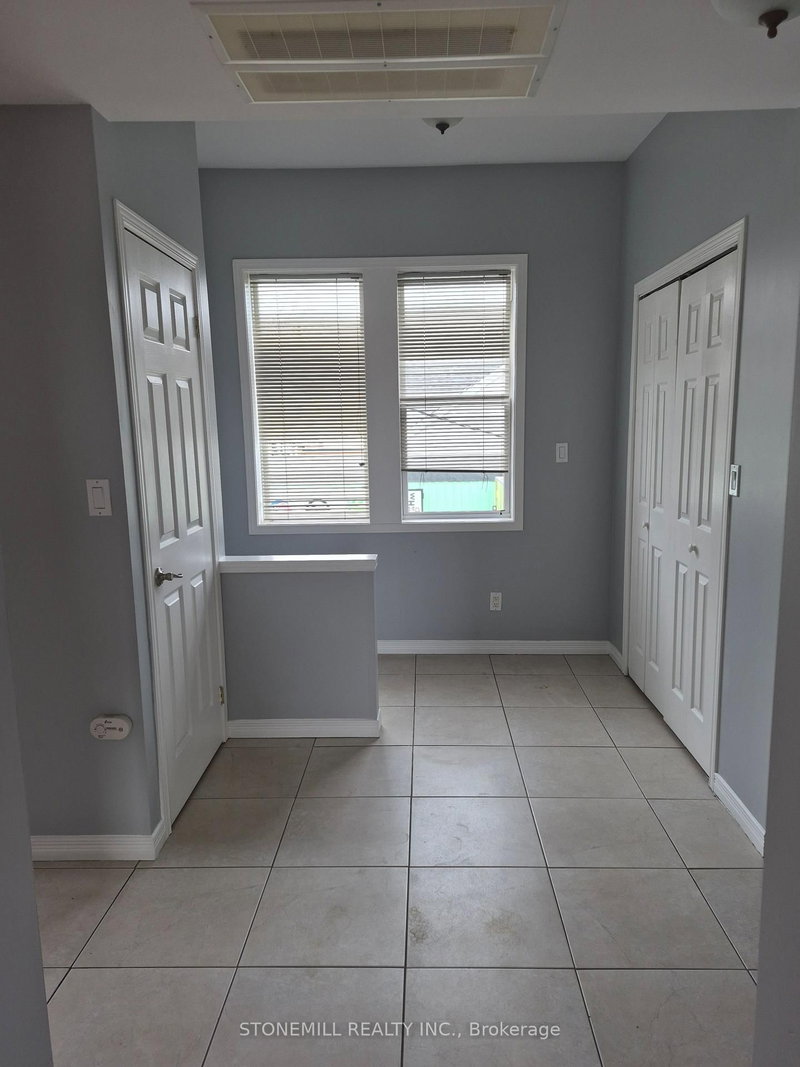 148 Ottawa St N photo 4