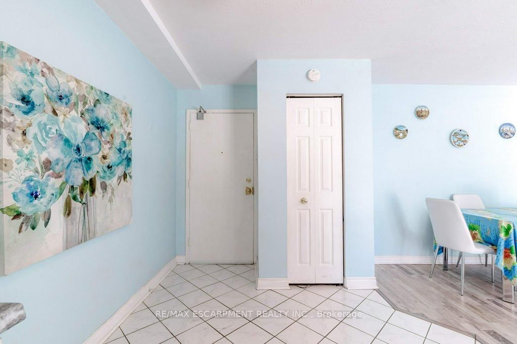 2373 King Street E, Unit 17