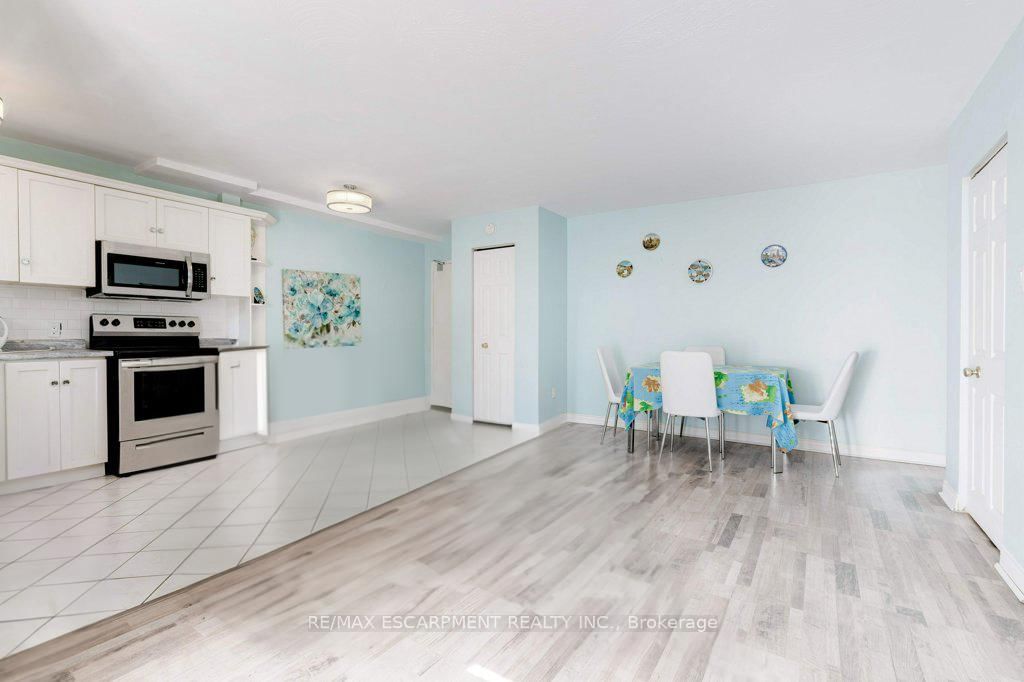 2373 King Street E, Unit 17
