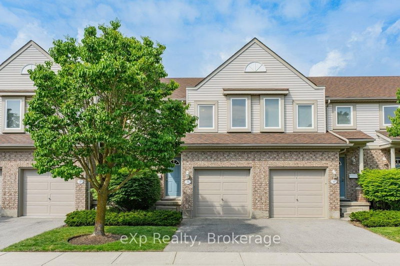 35 Roehampton Crescent