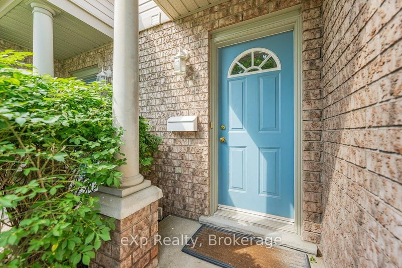 35 Roehampton Crescent