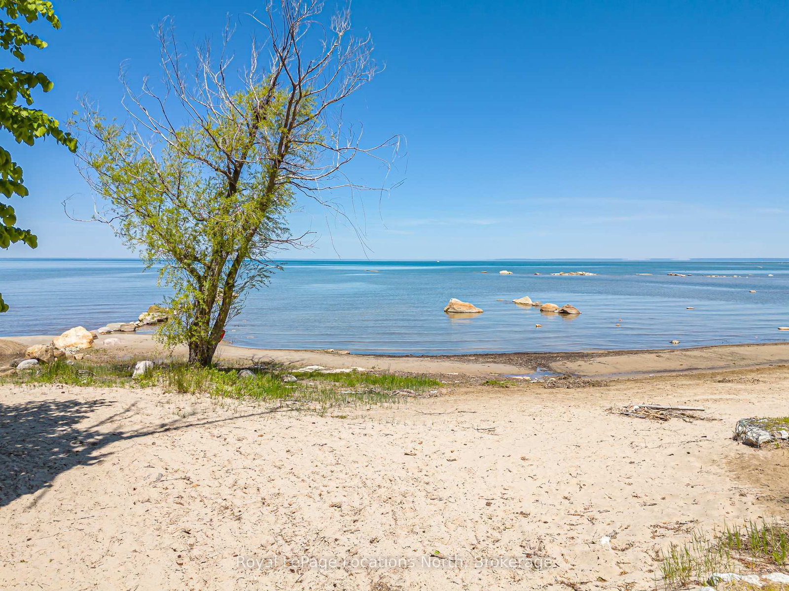 102 Fraser Crescent • Blue Mountains, ON photo 2