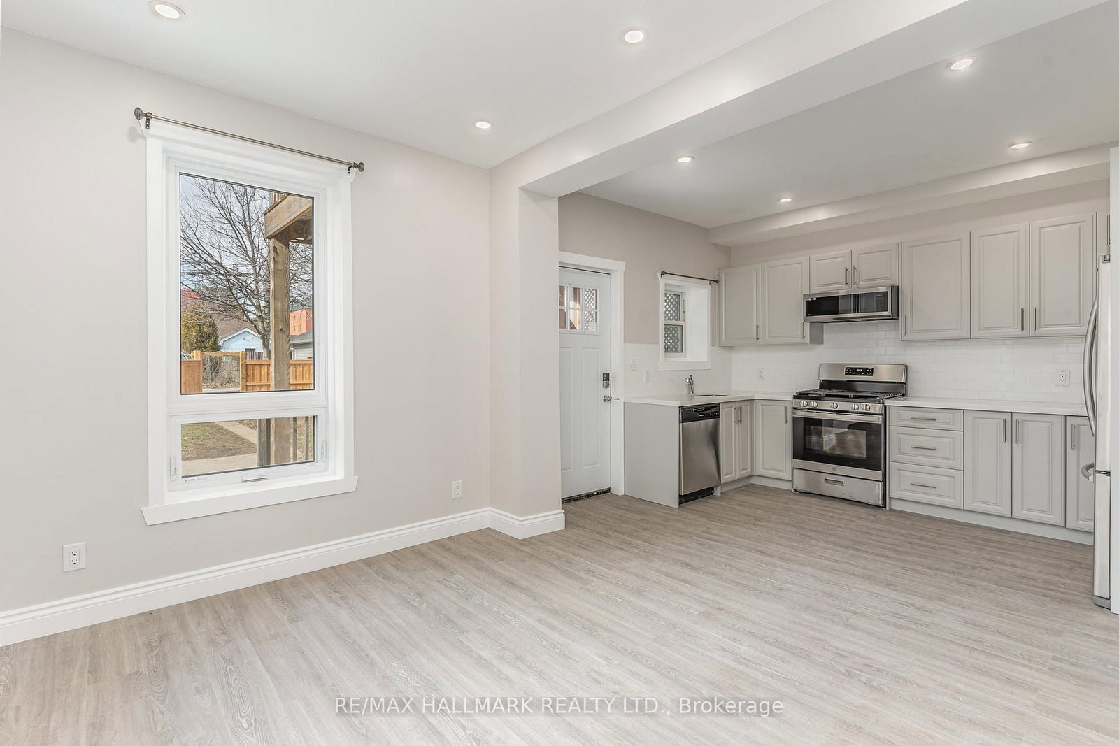 MAIN - 291 Emerald Street N, Hamilton 5