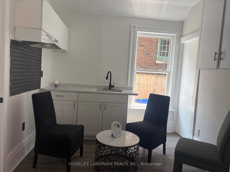 unit 1 - 710 Adelaide Street