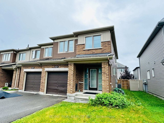 621 Lauraleaf Crescent