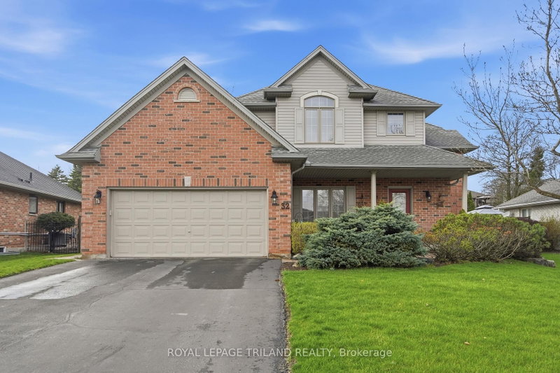 home for sale on 32 Wingreen Lane