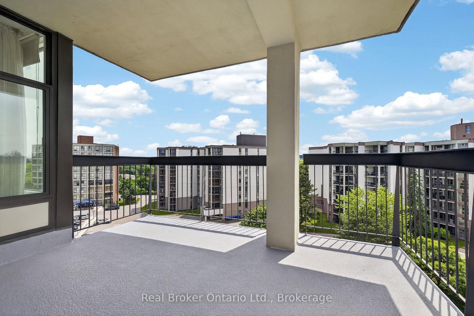 23 E Woodlawn Road • #811 • Guelph, ON photo 16
